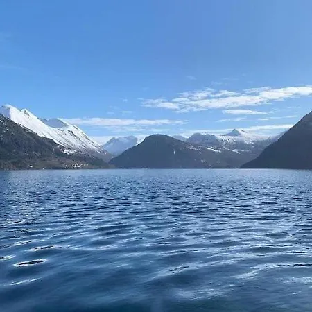 & Restaurant فندق