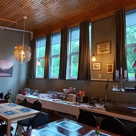 & Restaurant فندق *