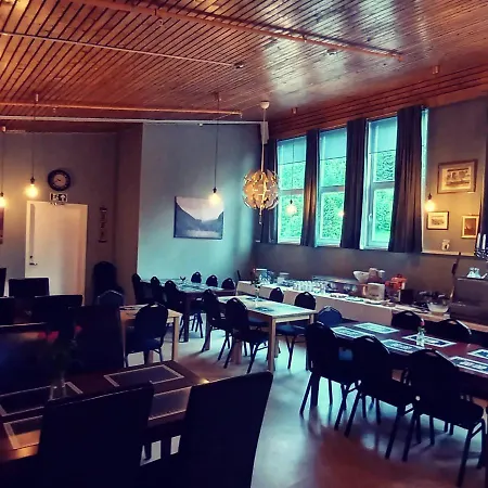 & Restaurant Hotel *