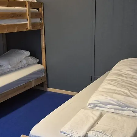 Hotel & Restaurant *